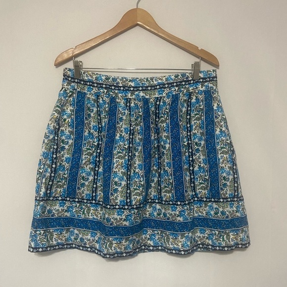 Loft LIKE NEW blue mixed pattern circle skirt with pockets size L - Picture 4 of 4